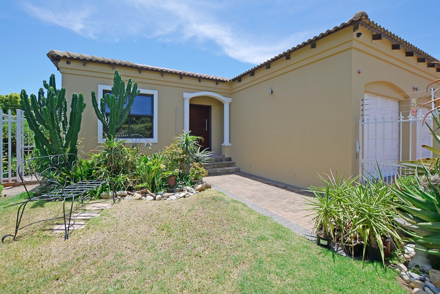 5 Bedroom Property for Sale in Parklands Western Cape